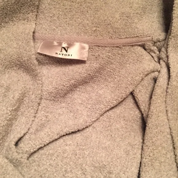 Natori Aura Sweater Robe Soft Dove Gray NWT Size Medium - Picture 6 of 10